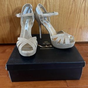 Nina Shoes Gold Sparkle Size 8